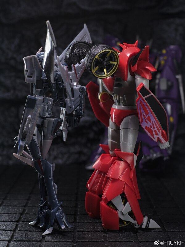 Transformers RED Prime Knock Out In Hand Image  (7 of 9)